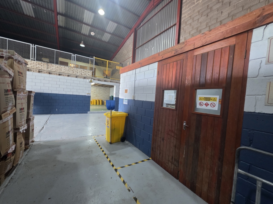To Let Commercial Property for Rent in Beacon Bay North Eastern Cape